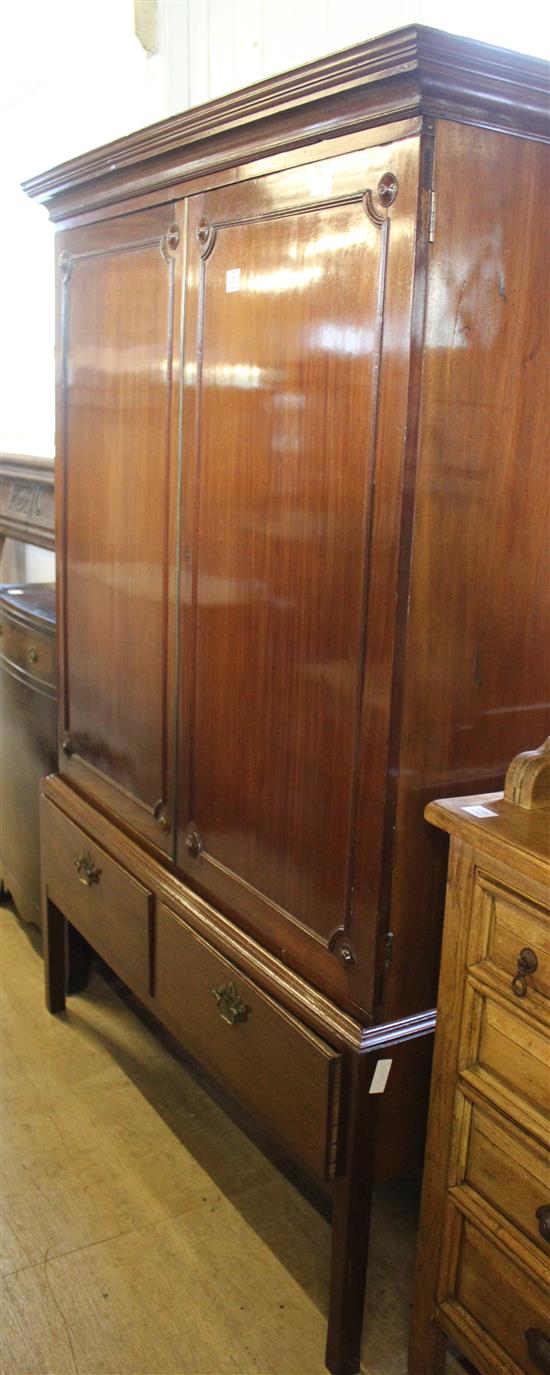 Mahogany linen press(-)